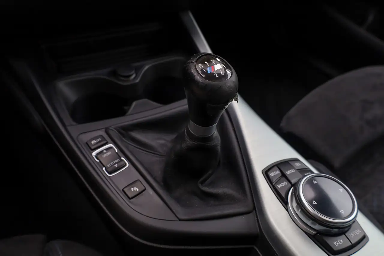 BMW M235I 328 ch ARRIÈRE - BOITE MANUELLE - M SPORT - CAMÉRA D'AIDE AU STATIONNEMENT - TOIT OUVRANT - VOLANT EN CUIR