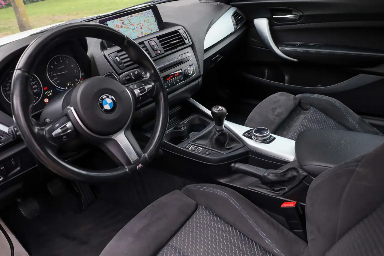 BMW M235I 328 ch ARRIÈRE - BOITE MANUELLE - M SPORT - CAMÉRA D'AIDE AU STATIONNEMENT - TOIT OUVRANT - VOLANT EN CUIR