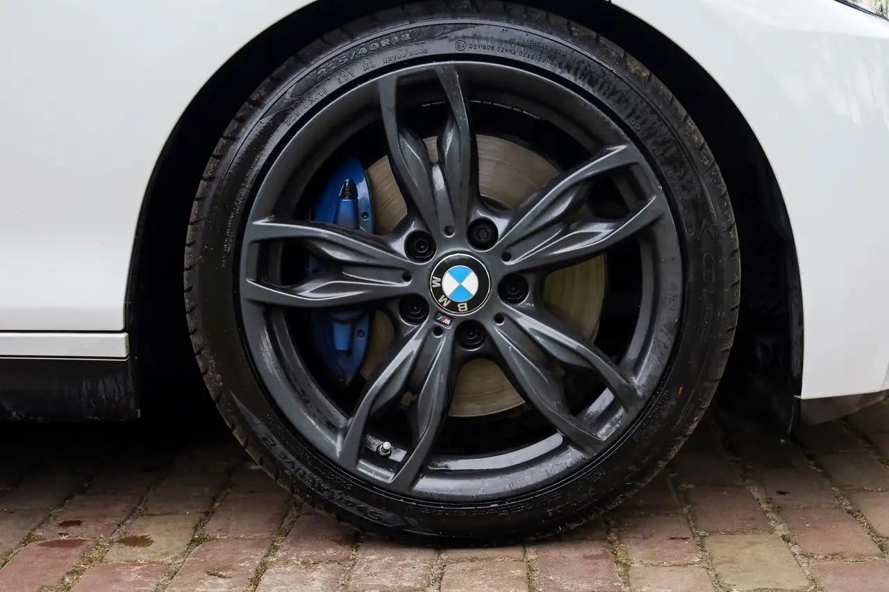 BMW M235I 328 ch ARRIÈRE - BOITE MANUELLE - M SPORT - CAMÉRA D'AIDE AU STATIONNEMENT - TOIT OUVRANT - VOLANT EN CUIR