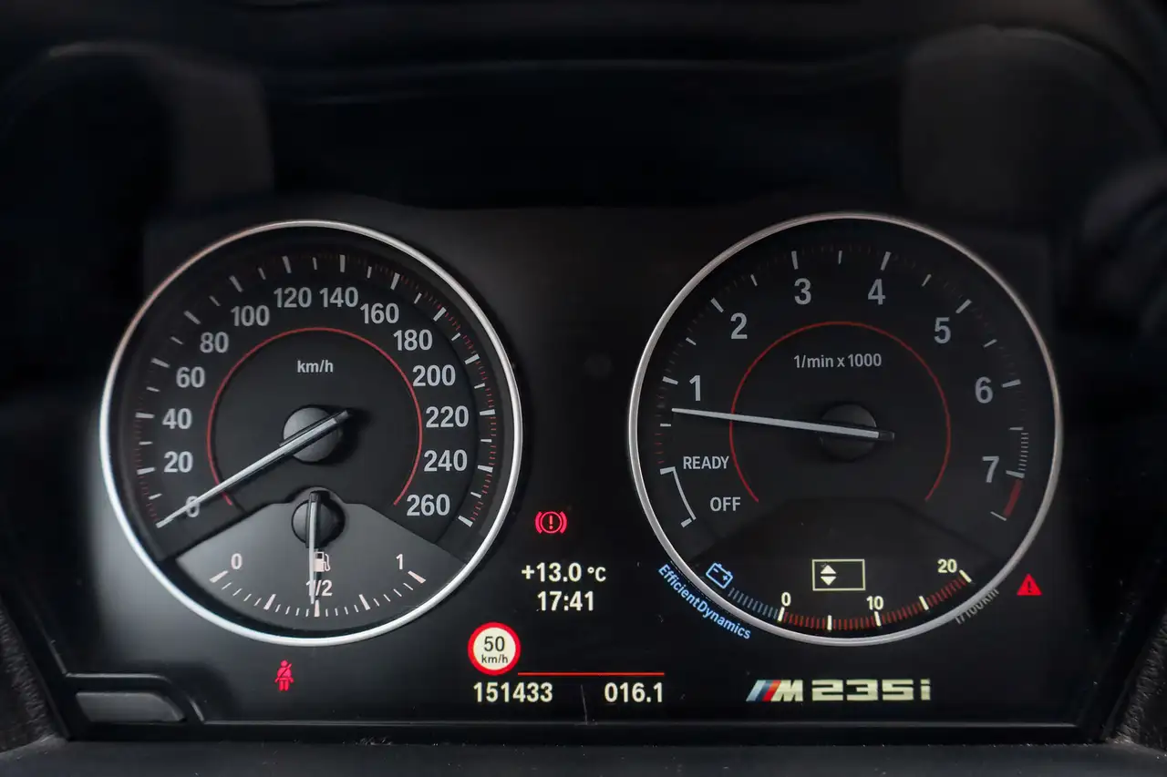 BMW M235I 328 ch ARRIÈRE - BOITE MANUELLE - M SPORT - CAMÉRA D'AIDE AU STATIONNEMENT - TOIT OUVRANT - VOLANT EN CUIR
