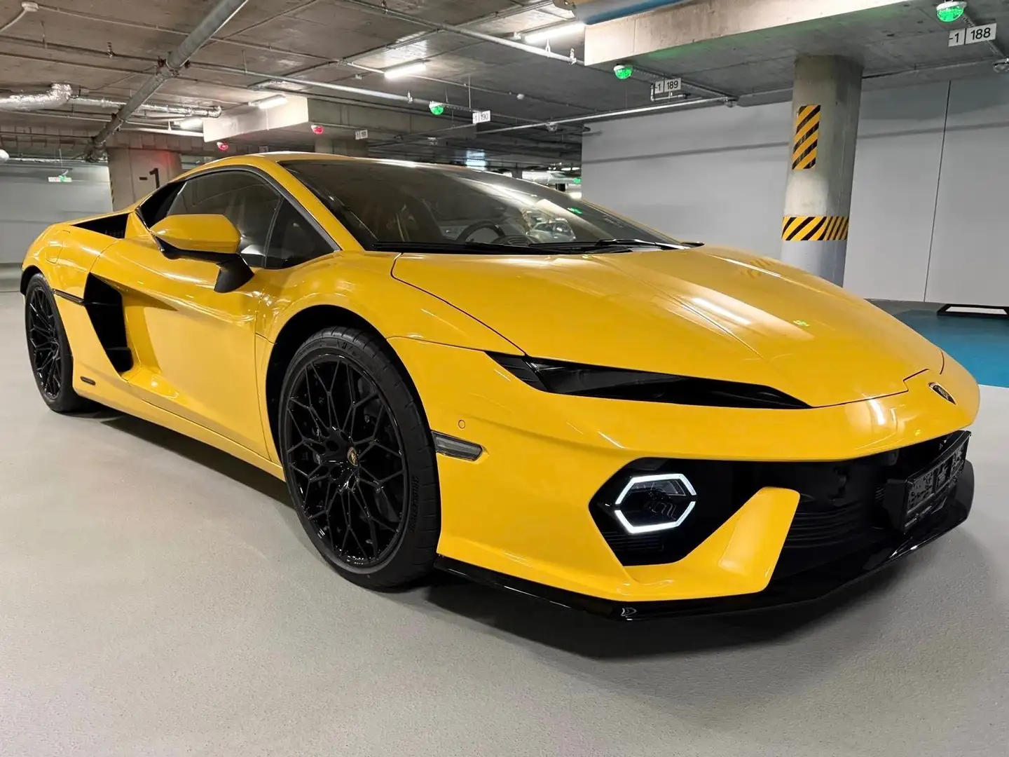 Lamborghini Temerario TEMERARIO GIALLO CARBON INT&EXT LIFT MY26 NEWCAR Gelb - 2