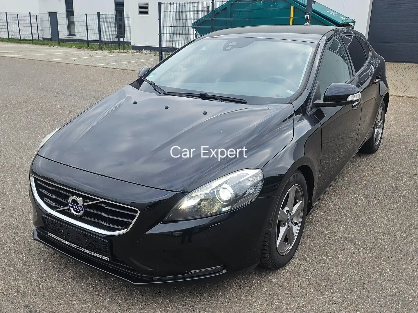 Volvo V40 Linje You!,Dual-Xenon,Digitaltacho,Scheckheft,SHZ Schwarz - 1