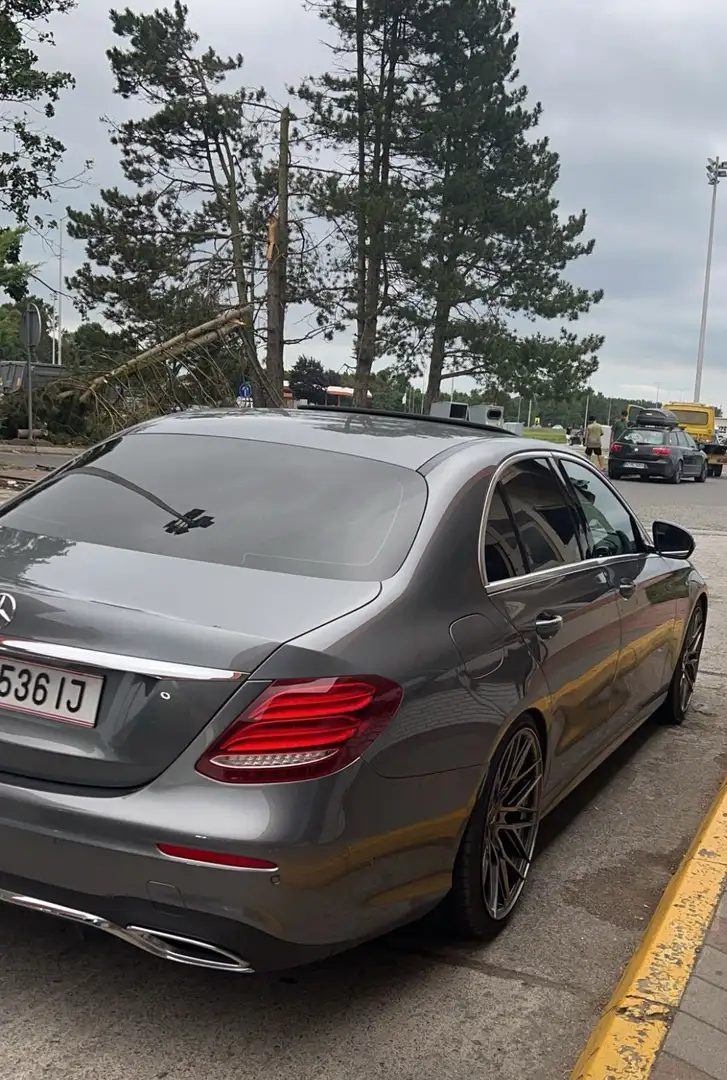 Mercedes-Benz E 220 AMG LINE - 1