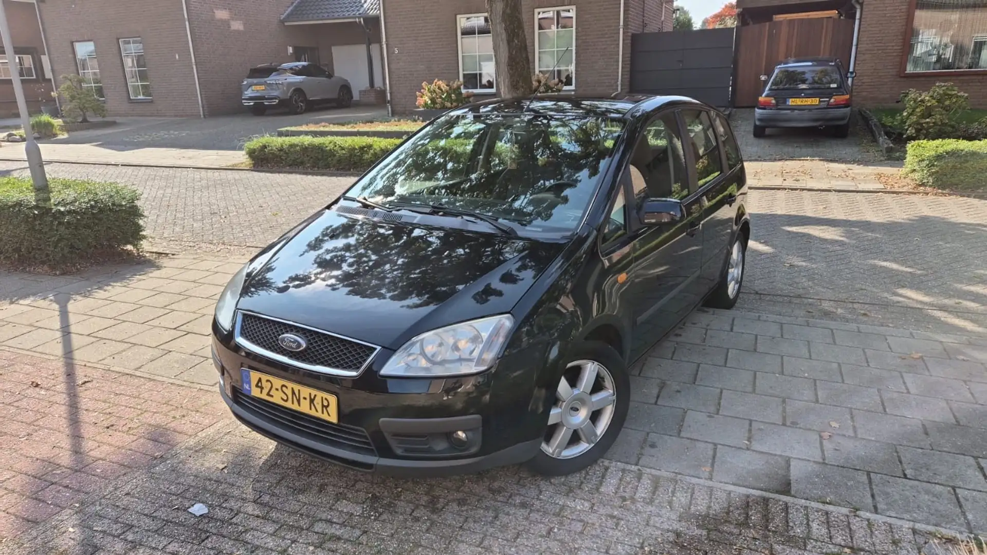 Ford Focus C-Max 1.6-16V Futura Zwart - 1