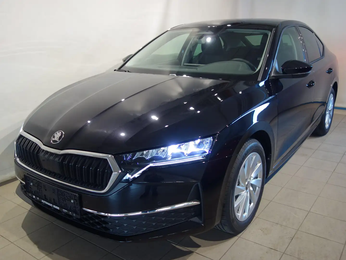 Skoda Octavia 1.5 TSI mHEV 85 kW Selection TSI DSG Schwarz - 1