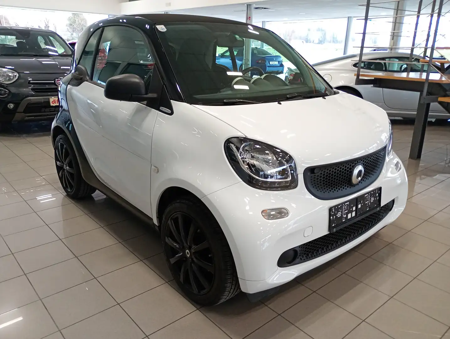 smart forTwo Fortwo 1.0 AMG EDITION 61cv Bianco - 1