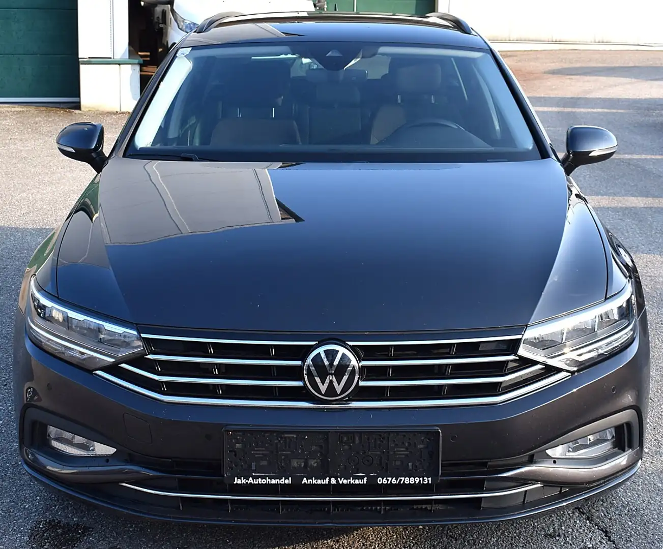 Volkswagen Passat Variant Business 2,0 SCR TDI DSG Grau - 2