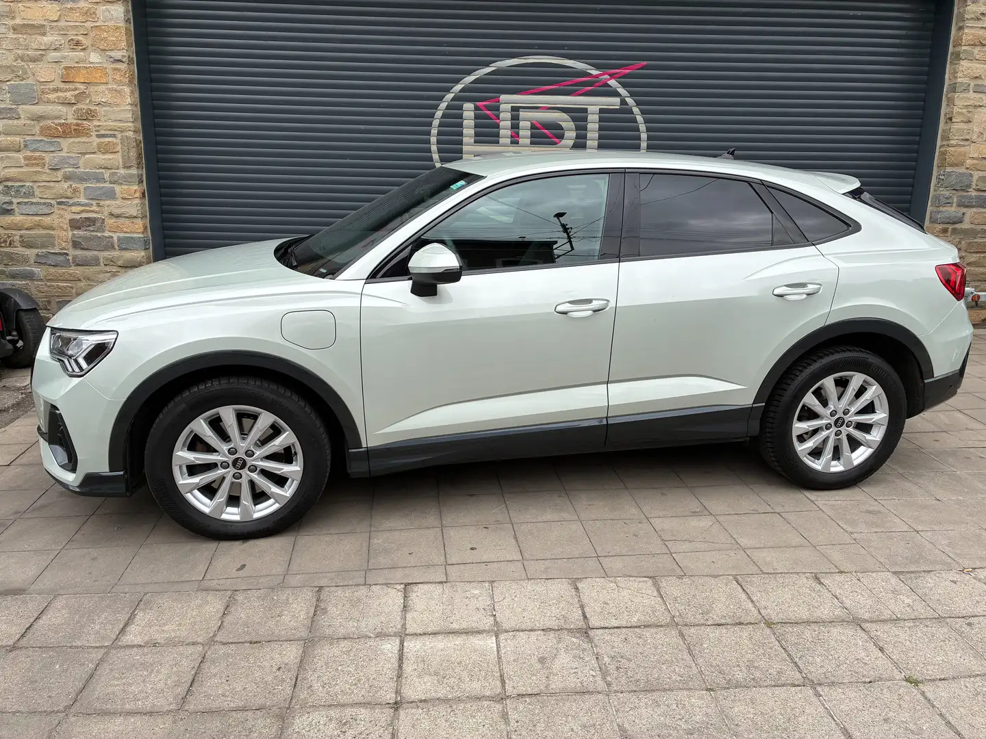 Audi Q3 Sportback PHEV 45 TFSIe Attraction tronic (180 kW) Grijs - 2