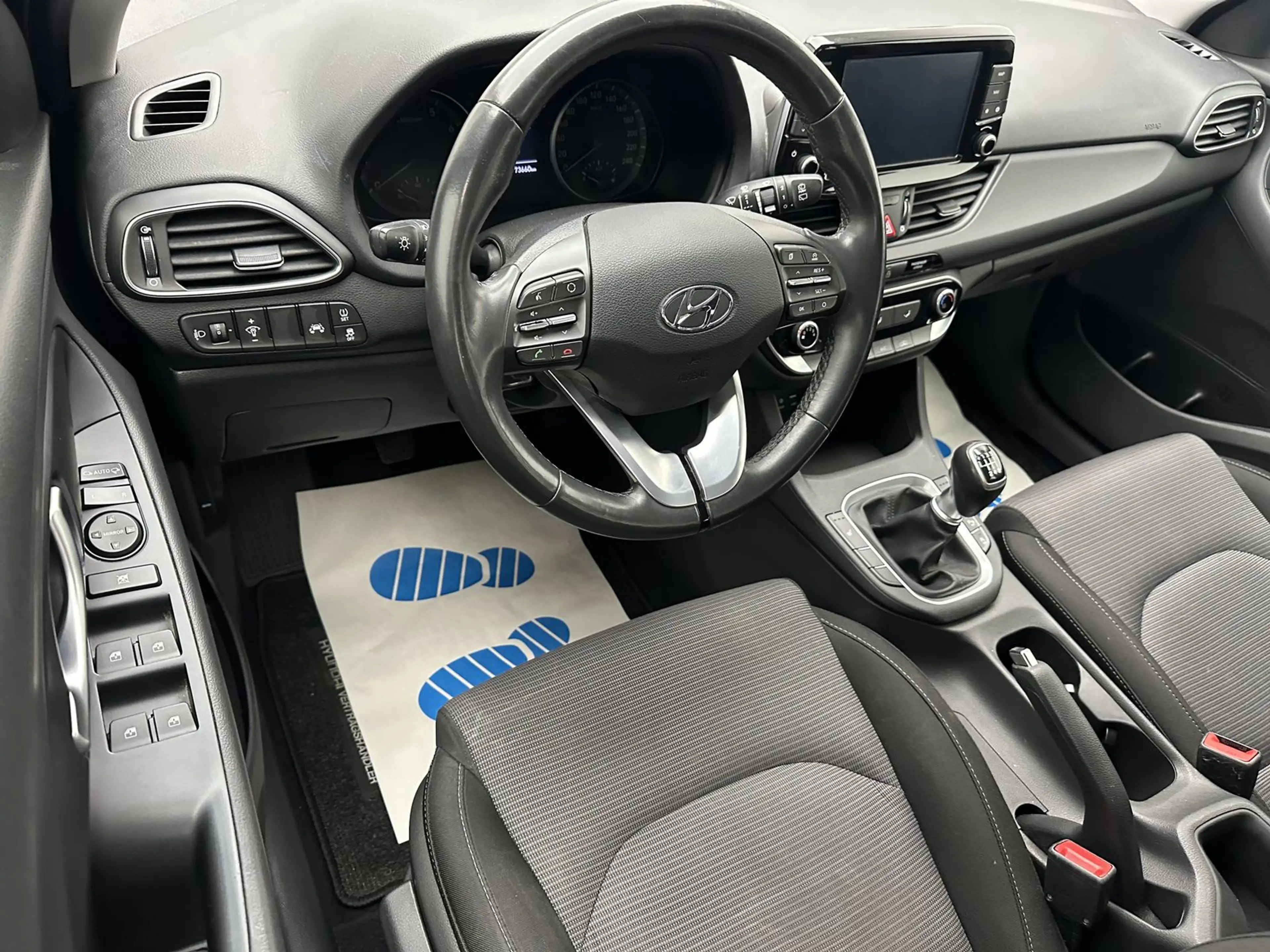 Hyundai i30 Pure "NAVI-CAM-SITZH-PDC-TEMPO-ALU" — photo 12