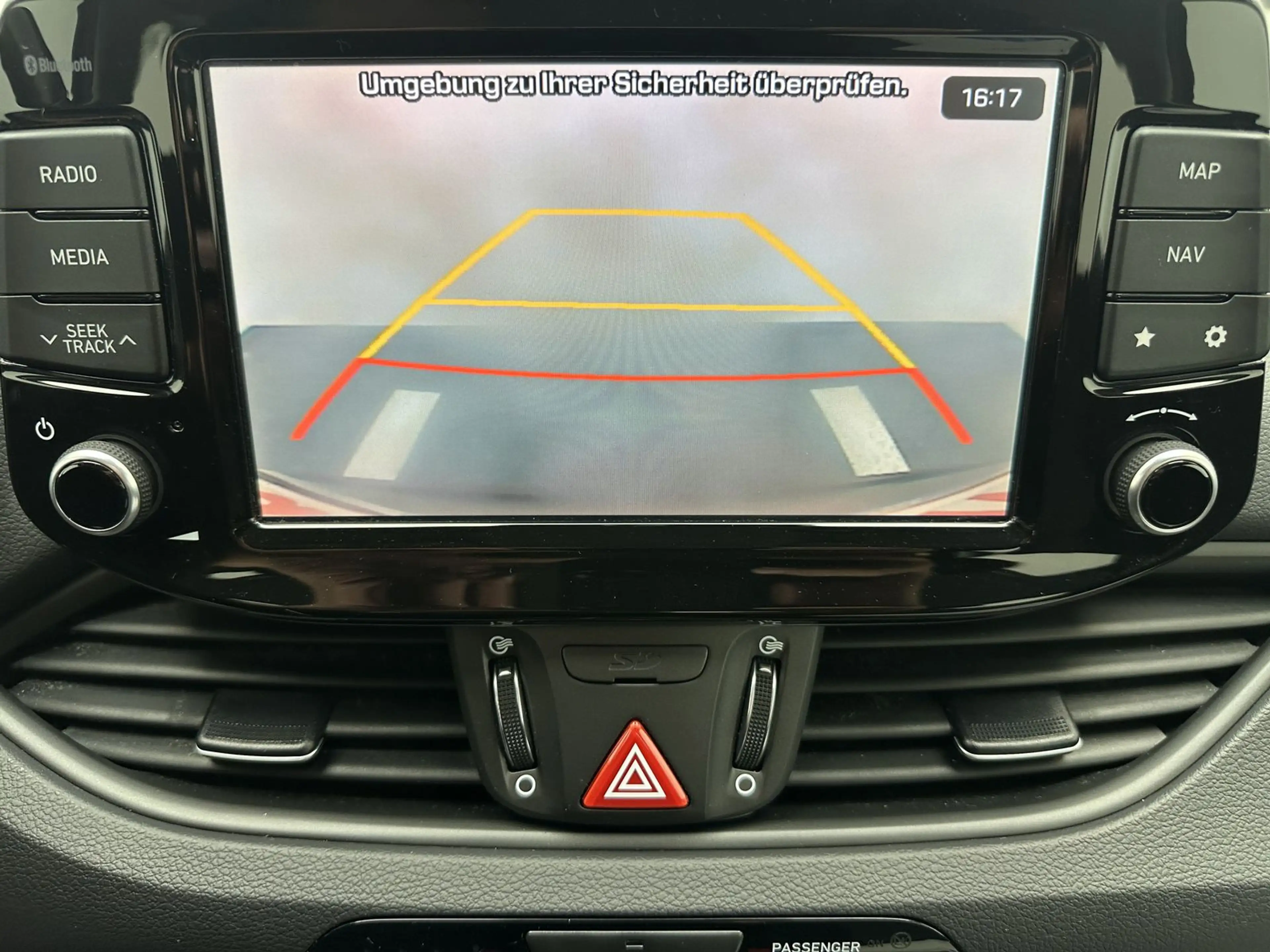 Hyundai i30 Pure "NAVI-CAM-SITZH-PDC-TEMPO-ALU" — photo 15