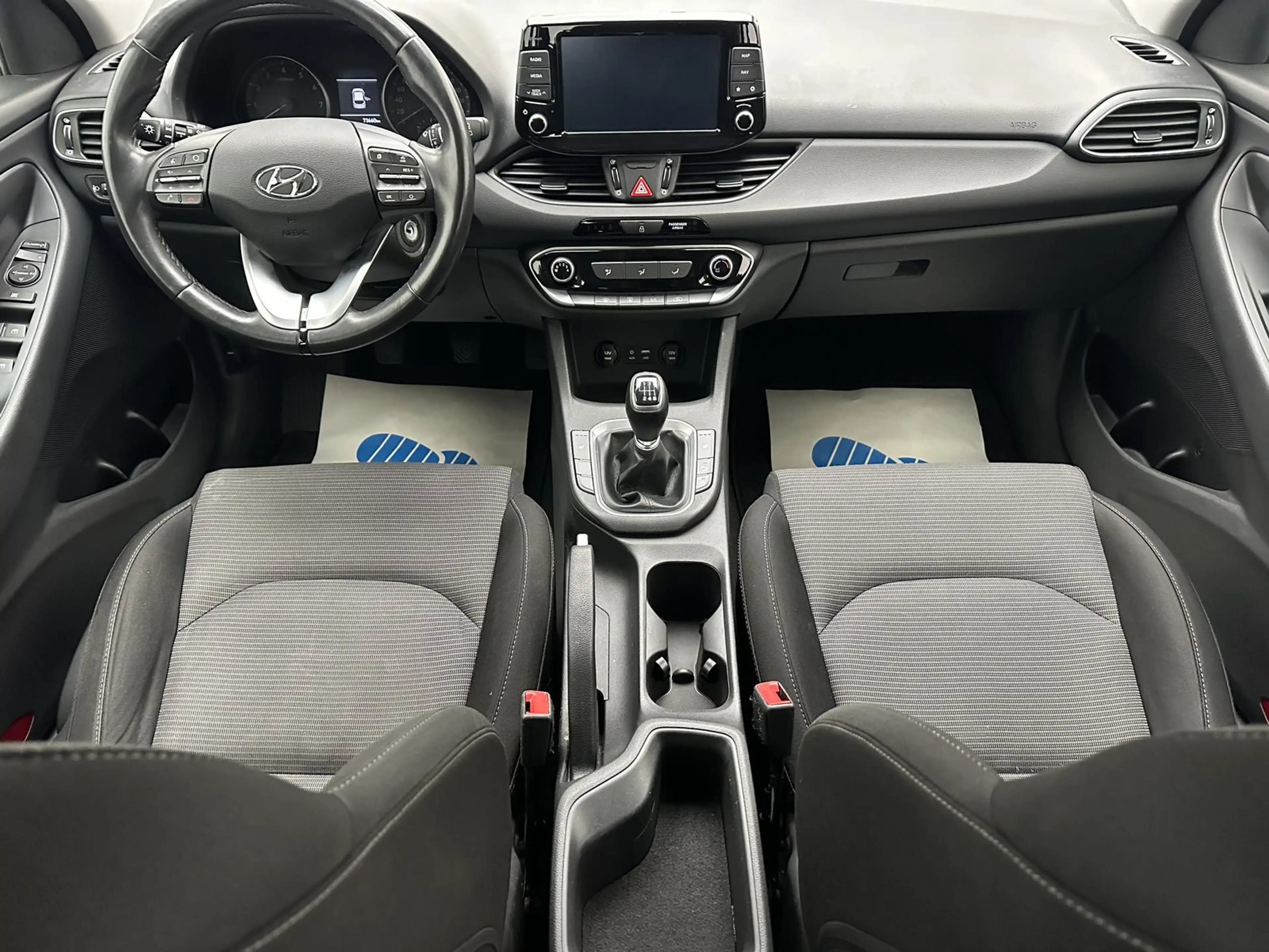 Hyundai i30 Pure "NAVI-CAM-SITZH-PDC-TEMPO-ALU" — photo 11