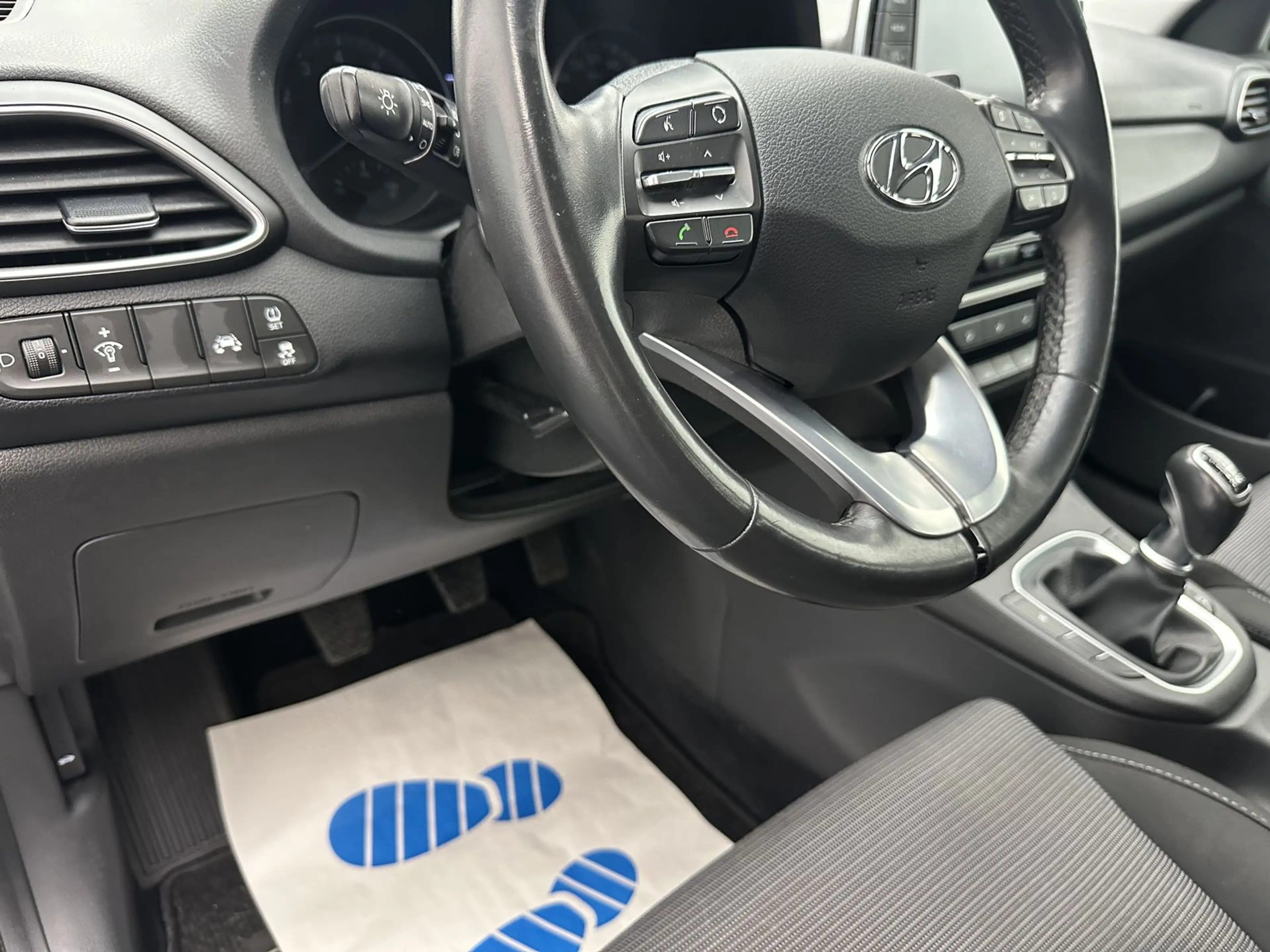 Hyundai i30 Pure "NAVI-CAM-SITZH-PDC-TEMPO-ALU" — photo 13