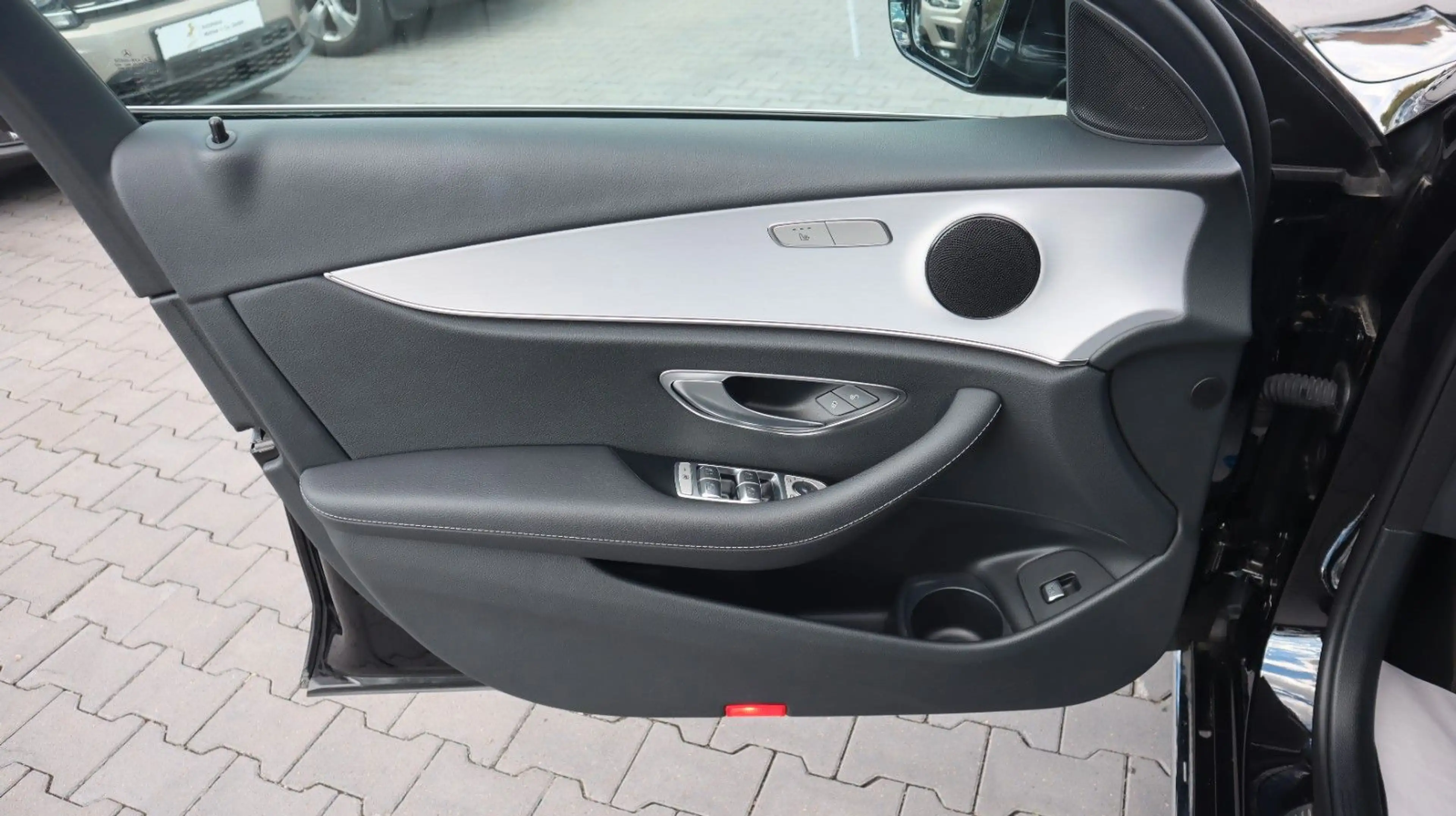 Mercedes-Benz E 200 Exclusive Widescreen CarPlay TotW 360° AHK — photo 8