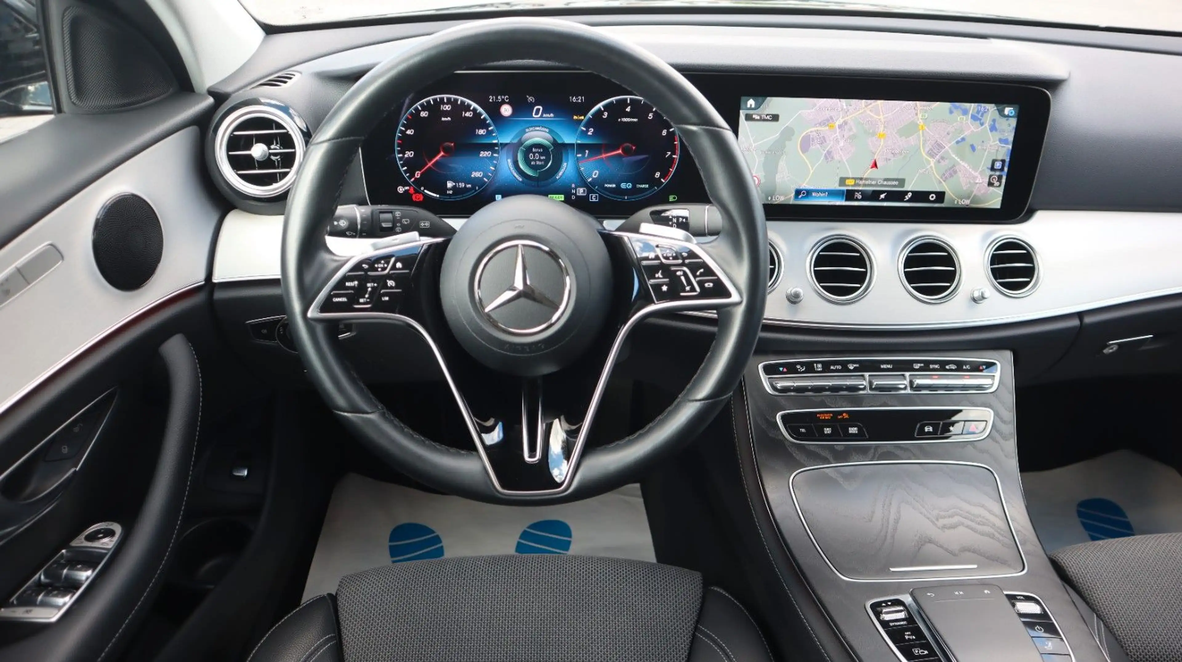Mercedes-Benz E 200 Exclusive Widescreen CarPlay TotW 360° AHK — photo 12