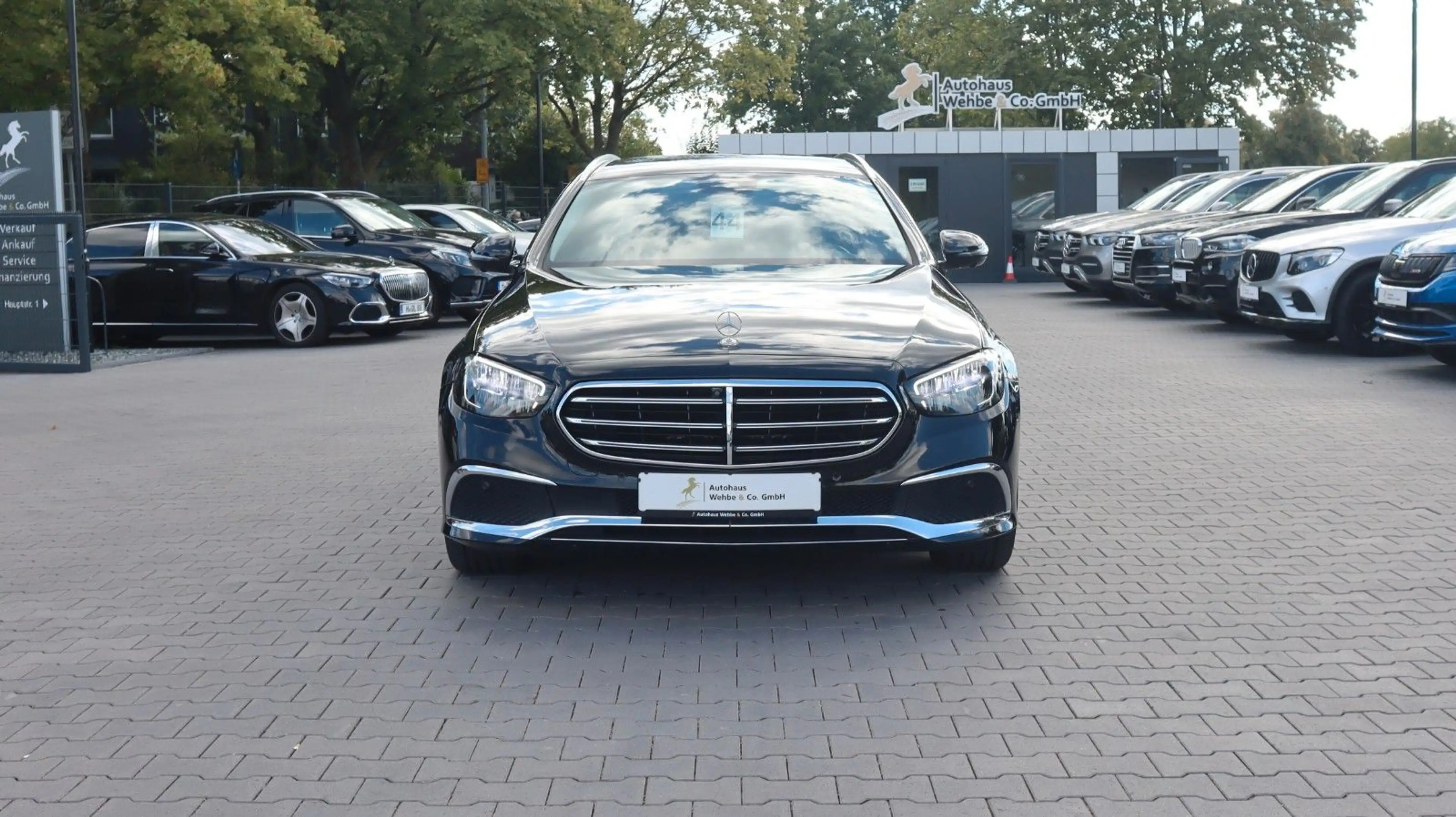Mercedes-Benz E 200 Exclusive Widescreen CarPlay TotW 360° AHK — photo 2