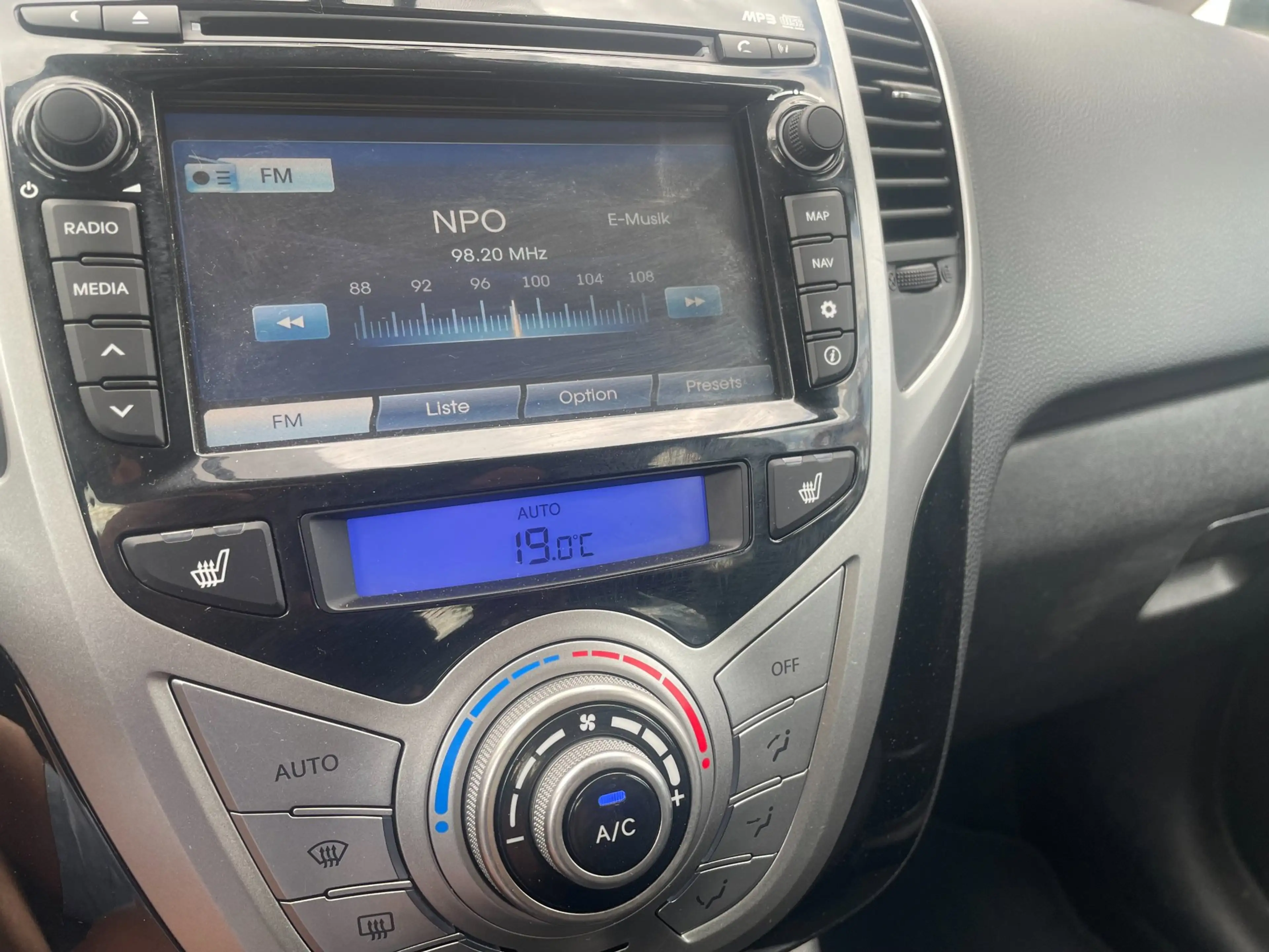 Hyundai iX20 1.6i Go!- Automaat-Navigatie — photo 13
