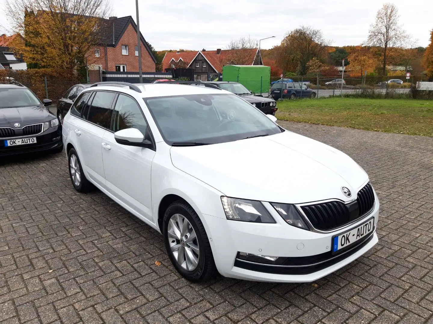 Skoda Octavia Combi 2.0 TDI Style*DSG*NAVI*AHK*LEDER* Weiß - 1