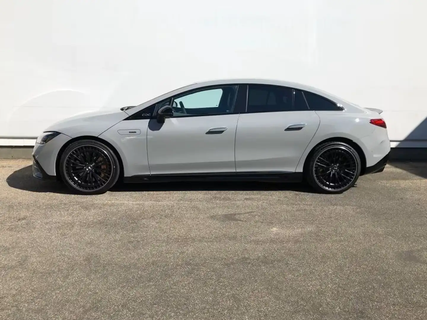 Mercedes-Benz EQE 53 Premium Plus 4matic (KW185 / CV626) Šedá - 2