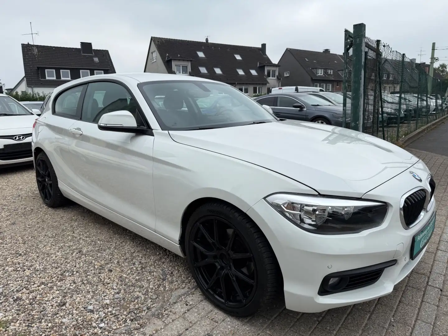 BMW 118 Baureihe 1 Lim. 3-trg. 118 i Sport Line*TÜV* Blanc - 1