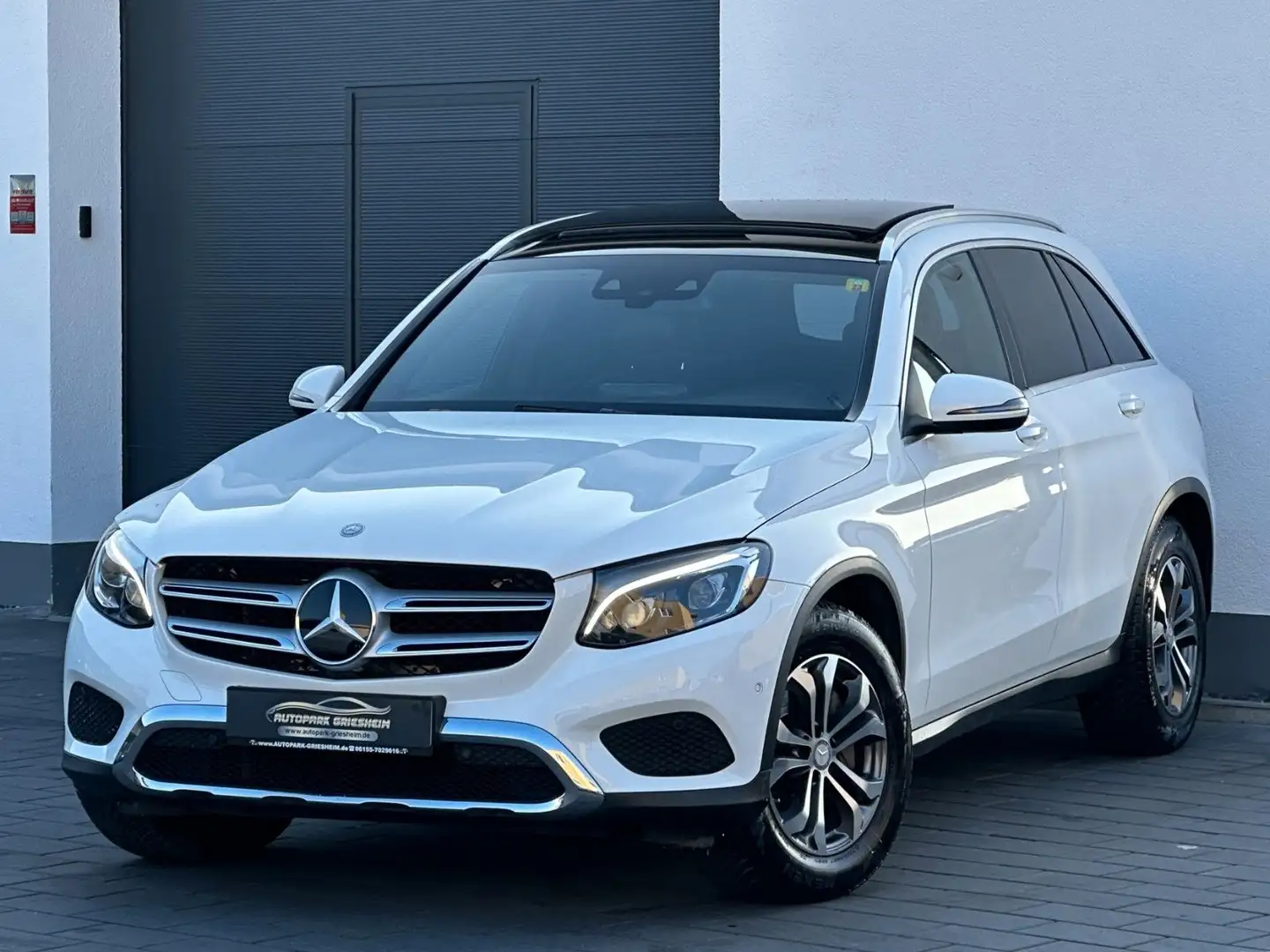 Mercedes-Benz GLC 350 d 4Matic*9G*EXCLUSIVE*Distr+*PANO*Kamera Weiß - 1