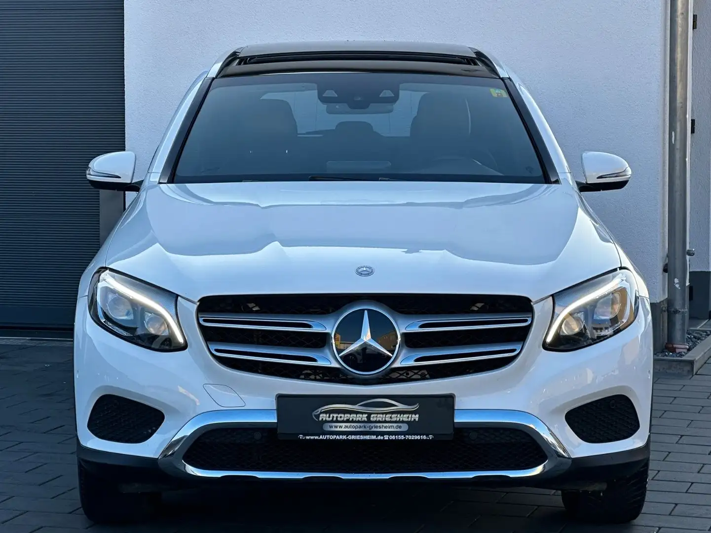 Mercedes-Benz GLC 350 d 4Matic*9G*EXCLUSIVE*Distr+*PANO*Kamera Weiß - 2
