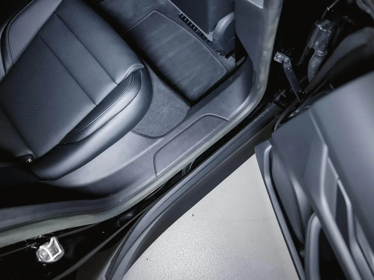 Car Image 28