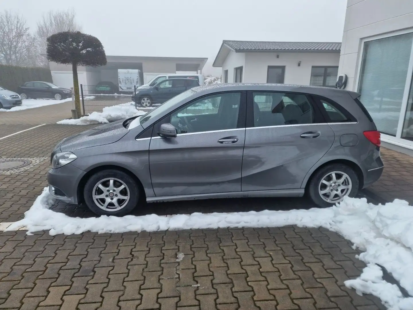 Mercedes-Benz B 180 * Automatikgetriebe defekt* Gris - 2