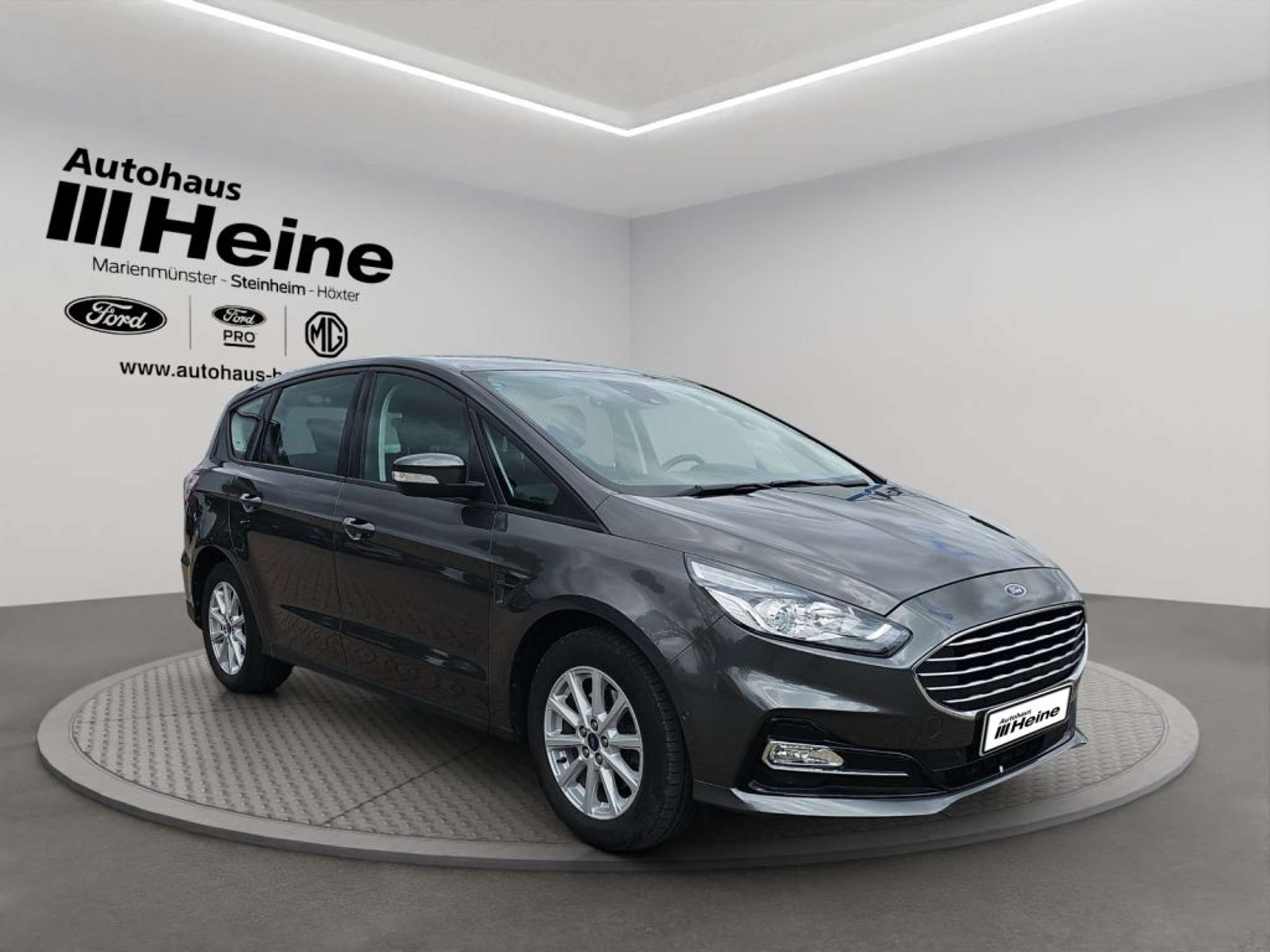 Fahrzeugabbildung Ford S-Max 2.0 EcoBlue Edition - mit KI generiert/bearbeitet