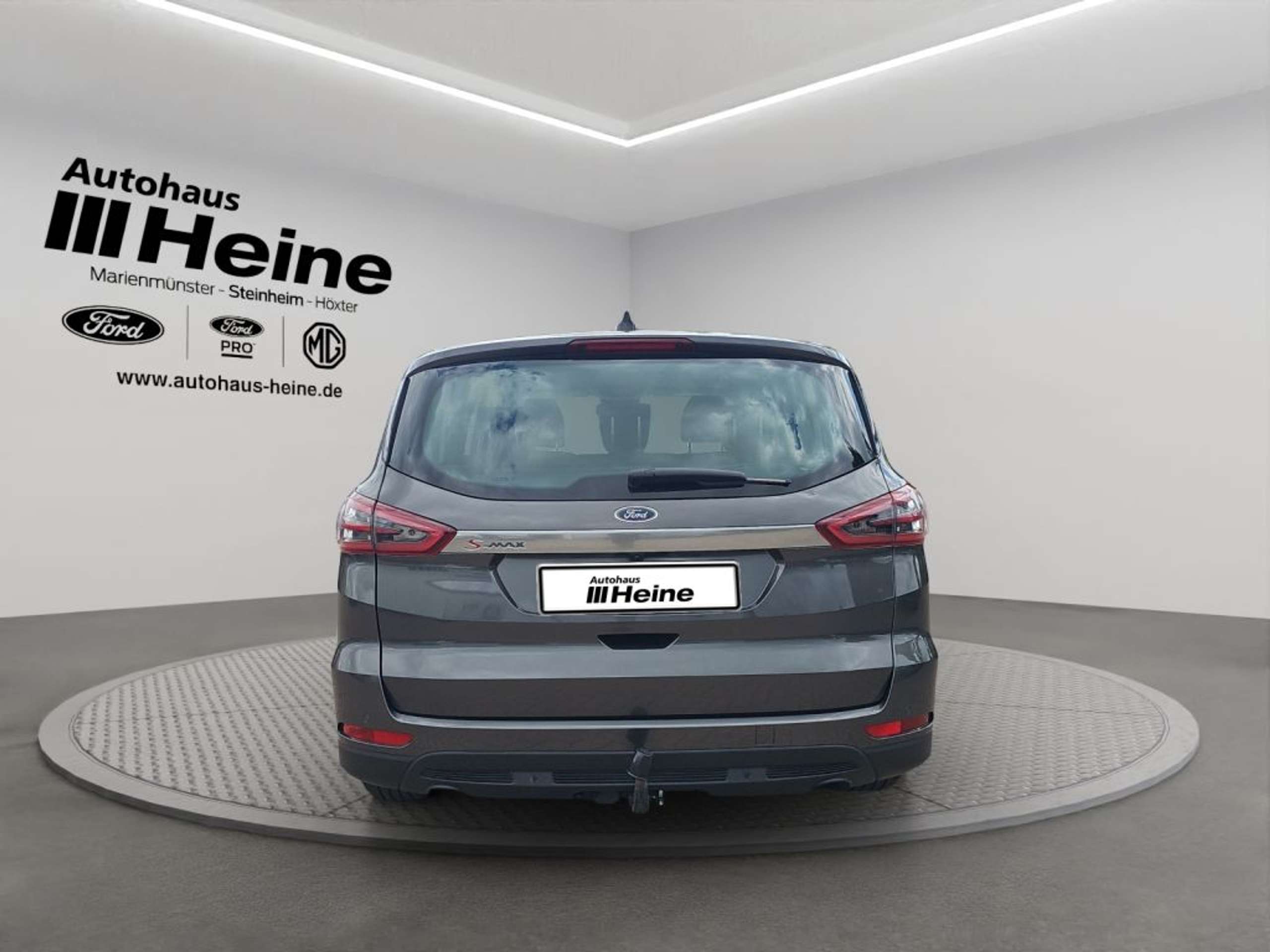 Fahrzeugabbildung Ford S-Max 2.0 EcoBlue Edition - mit KI generiert/bearbeitet