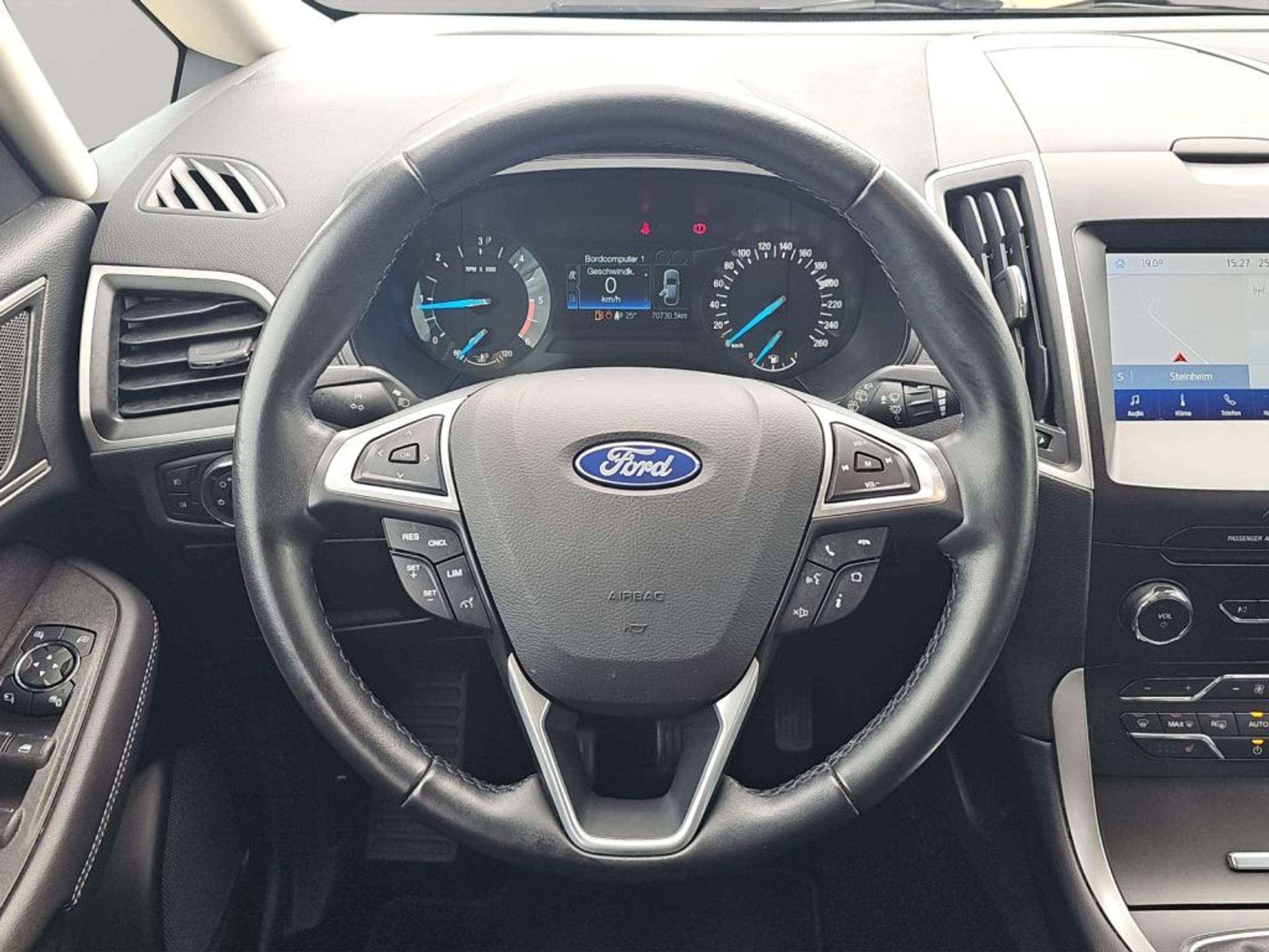 Fahrzeugabbildung Ford S-Max 2.0 EcoBlue Edition - mit KI generiert/bearbeitet