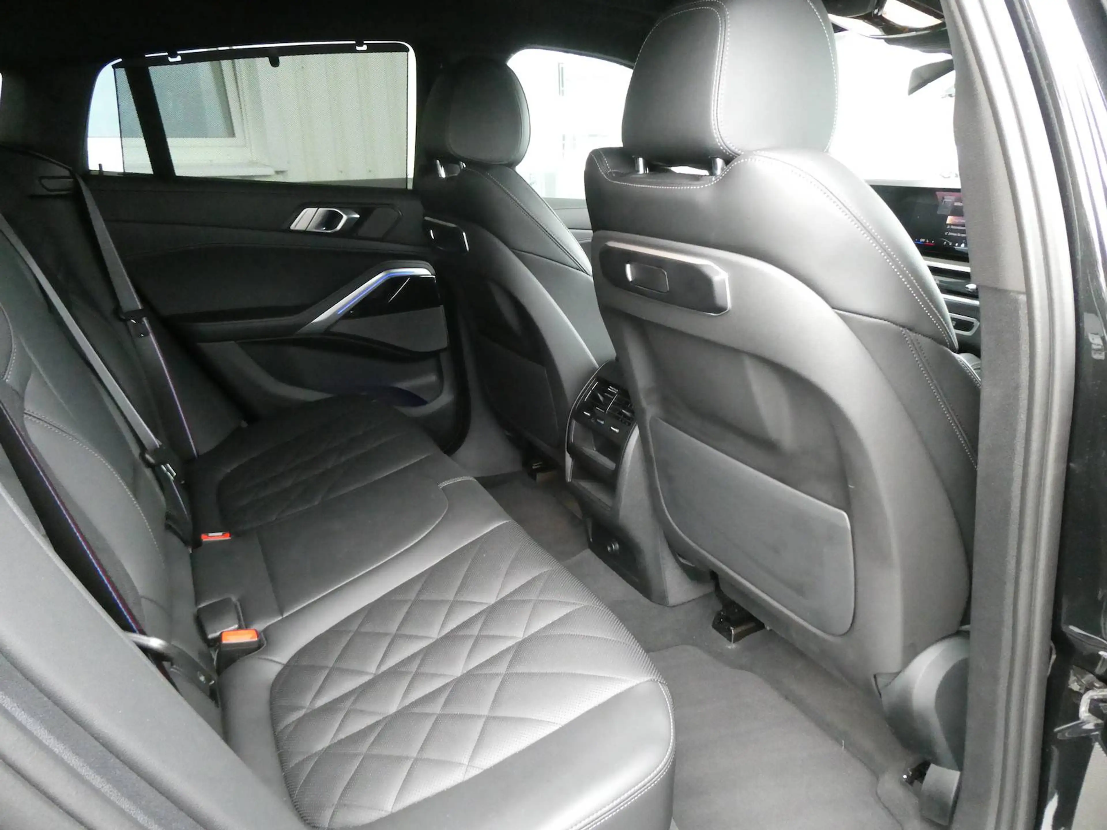 BMW X6 40 i xDrive M Sport Pro — photo 11