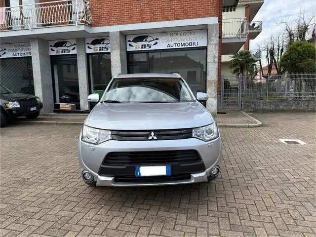 Mitsubishi Outlander OUTLANDER 2.2 DI -D 4WD INSTYLE Plus 7posti auto !