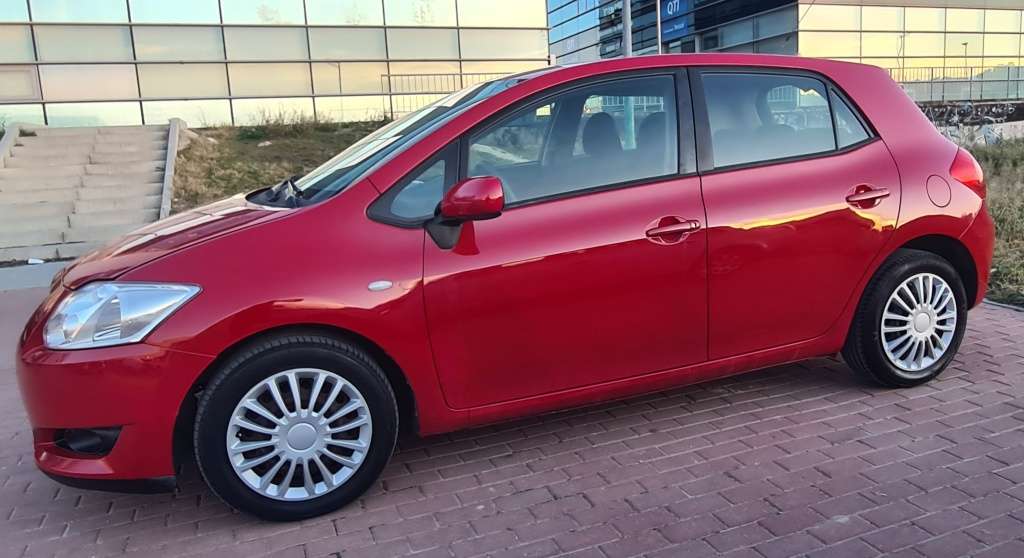 Toyota Auris 1.4D-4D - foto 1
