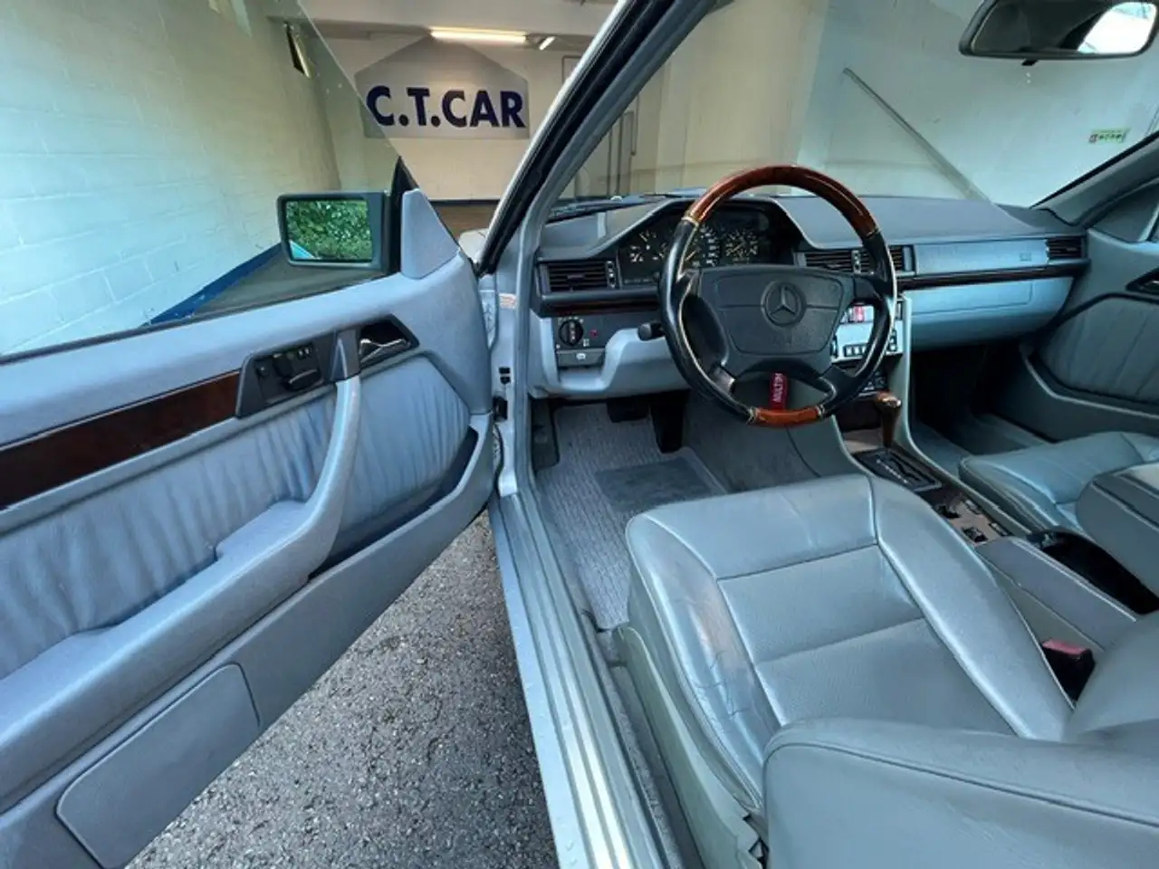 Mercedes-Benz E 320 AMG Line - W124, foto 7