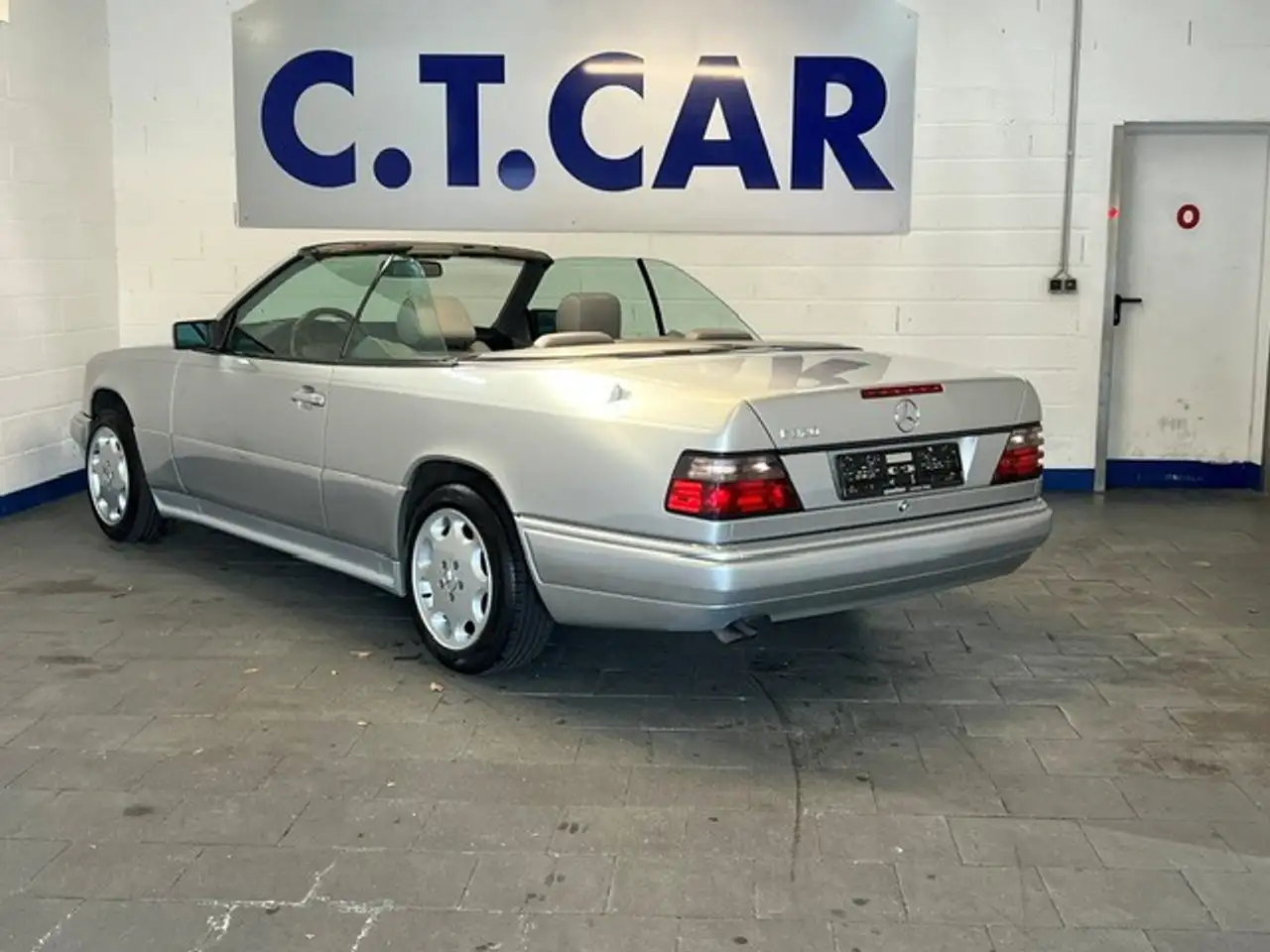 Mercedes-Benz E 320 AMG Line - W124, foto 4