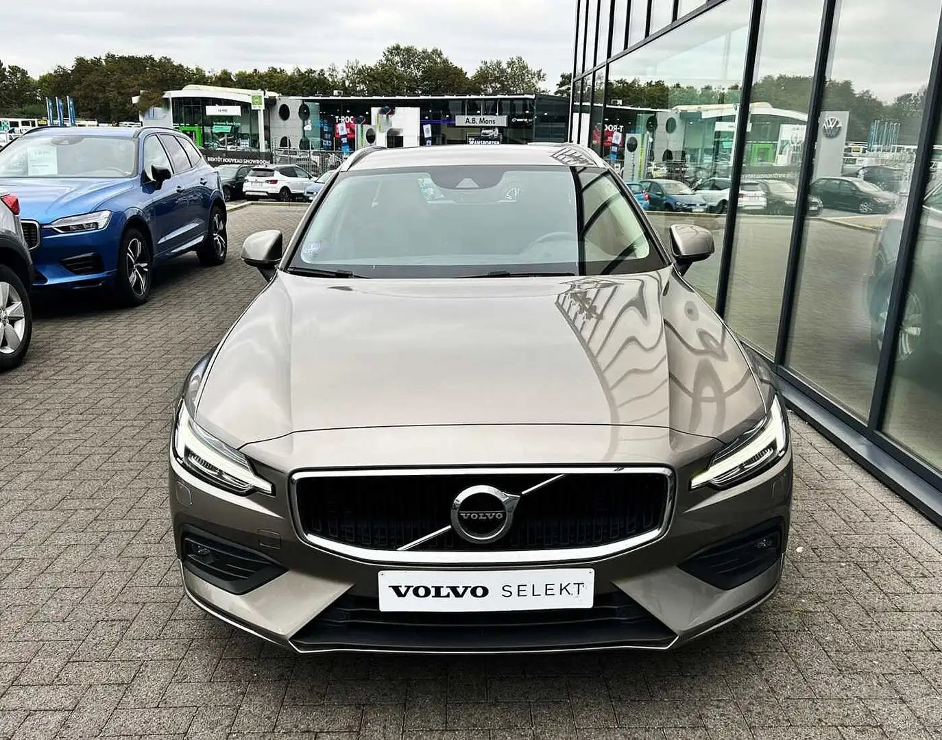 Volvo V60 B3 mild hybrid 'GARANTIE 2 ANS' Grijs - 2