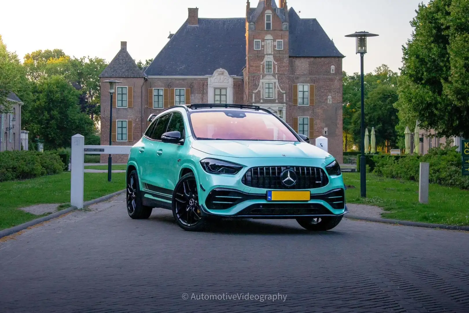 Mercedes-Benz GLA 45 AMG S 4MATIC+ Green - 2