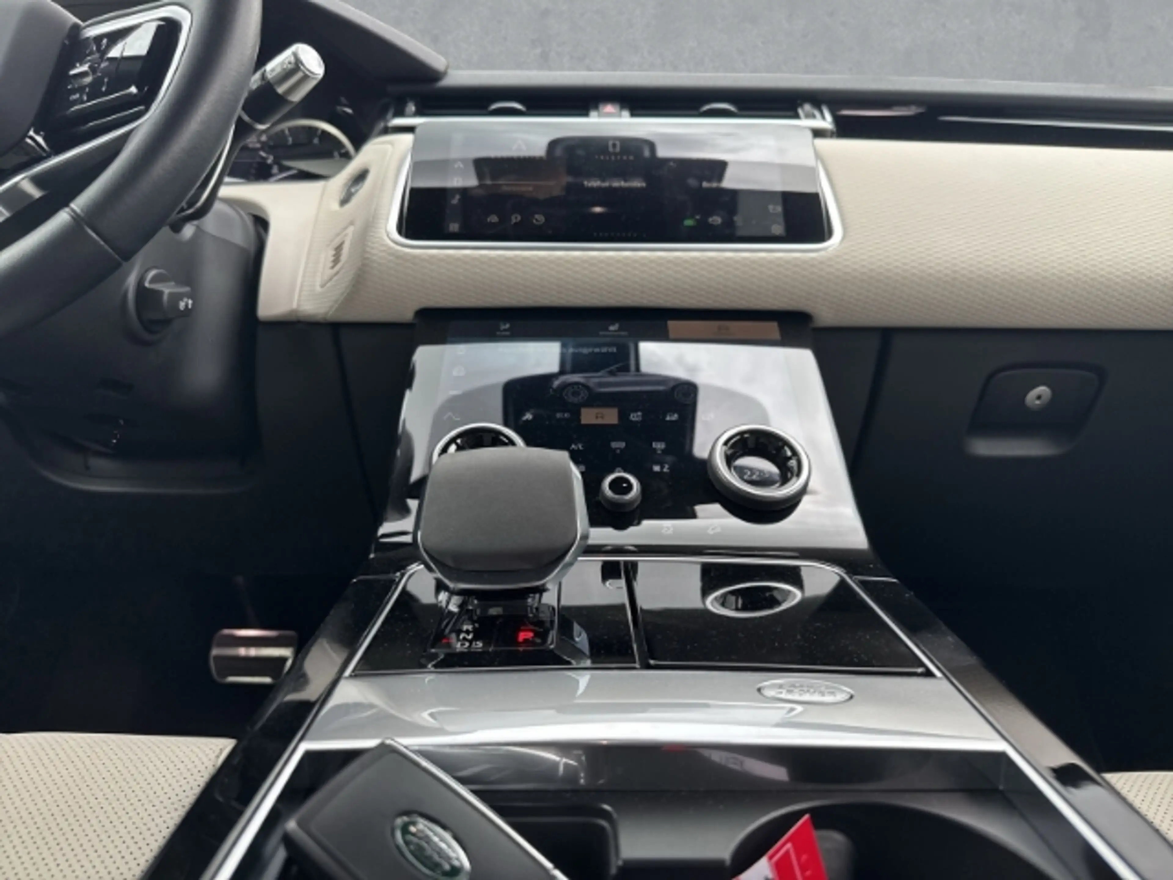 Land Rover Range Rover Velar P250 R-Dynamic SE BlackPack 20''LM DAB ACC Frontsc — photo 15