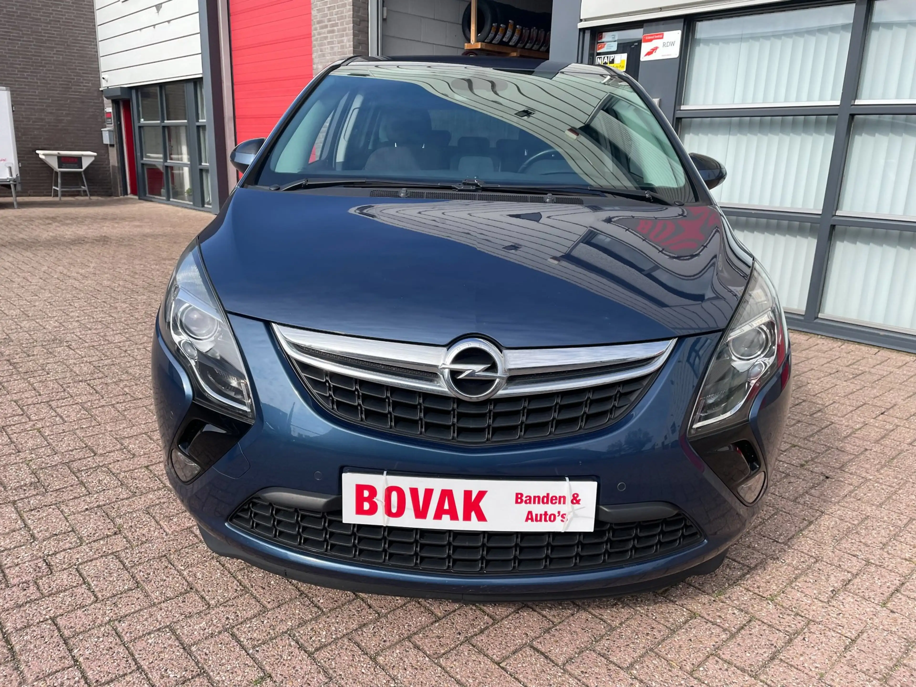 Opel Zafira Tourer 1.4i 16v Business Edition 7 Persoons — photo 2