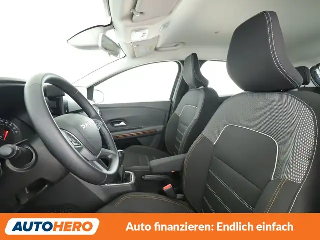 Dacia Sandero view 10