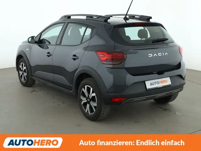Dacia Sandero view 4