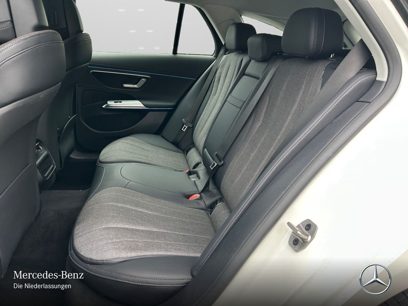 Mercedes-Benz E 220 d T 4M Avantgarde Distr+ LED AHK Kamera PTS — photo 12