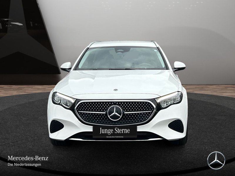 Mercedes-Benz E 220 d T 4M Avantgarde Distr+ LED AHK Kamera PTS — photo 3