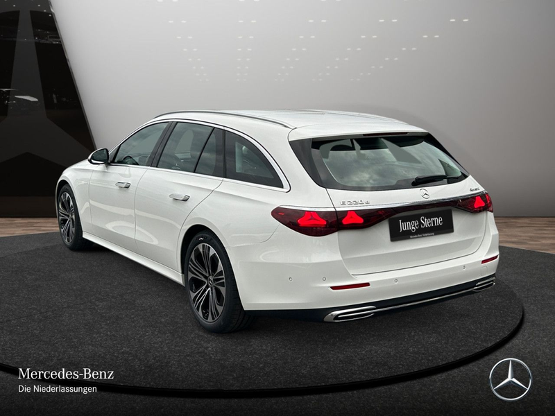 Mercedes-Benz E 220 d T 4M Avantgarde Distr+ LED AHK Kamera PTS — photo 10