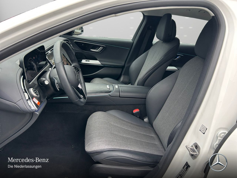 Mercedes-Benz E 220 d T 4M Avantgarde Distr+ LED AHK Kamera PTS — photo 11