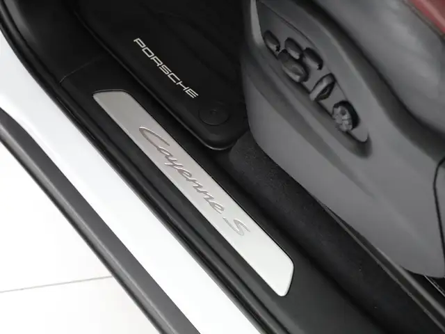 Porsche Cayenne view 14