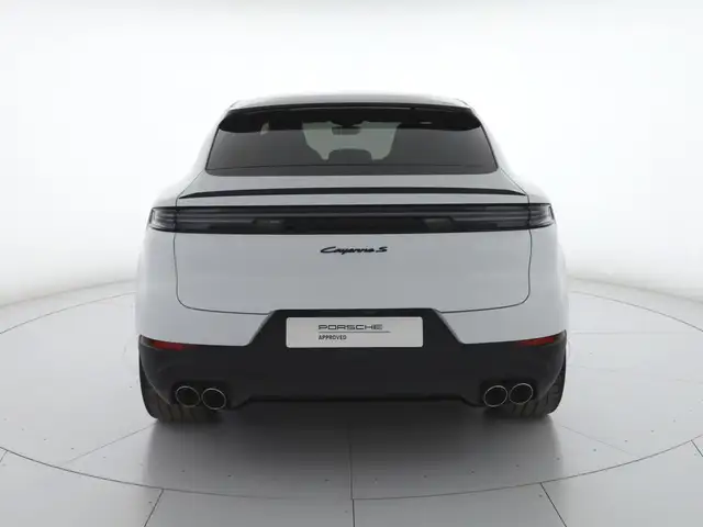 Porsche Cayenne view 4