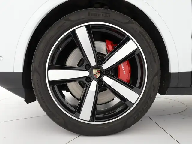 Porsche Cayenne view 6