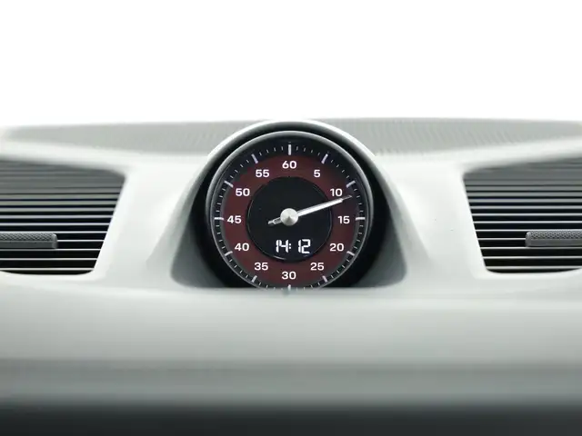 Porsche Cayenne view 11