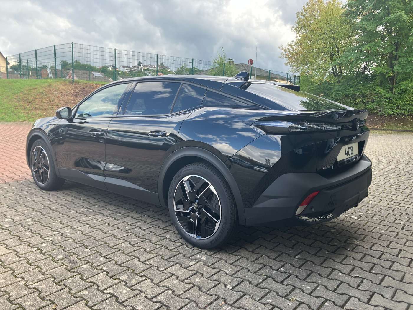 Peugeot 408